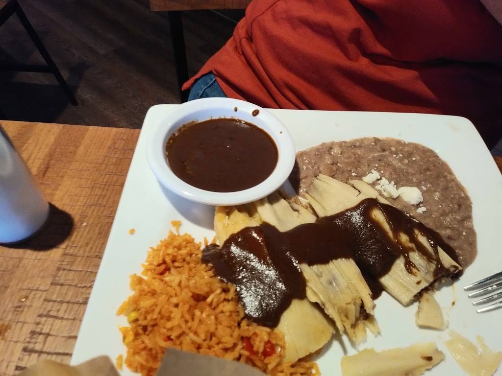 Los Compadres Cantina | restaurant | 320 S Oak St, Roanoke, TX 76262, USA | 6822377867 OR +1 682-237-7867