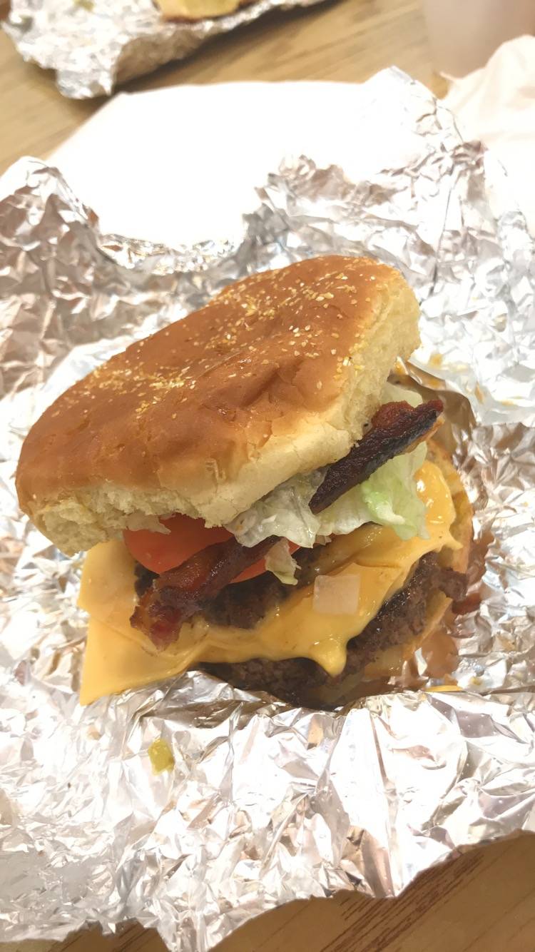 Five Guys | meal takeaway | 1384 Winston Plaza, Melrose Park, IL 60160, USA | 7084504505 OR +1 708-450-4505