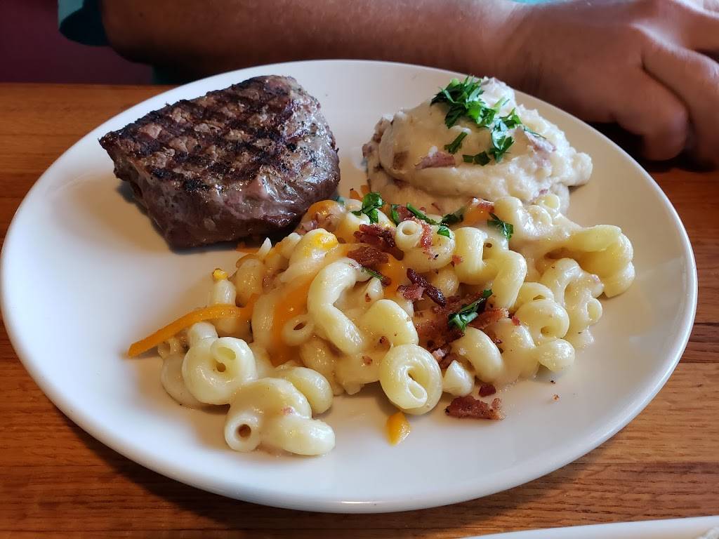 Applebees Grill + Bar | restaurant | 5050 Academy Ln, Bessemer, AL 35022, USA | 2054245255 OR +1 205-424-5255