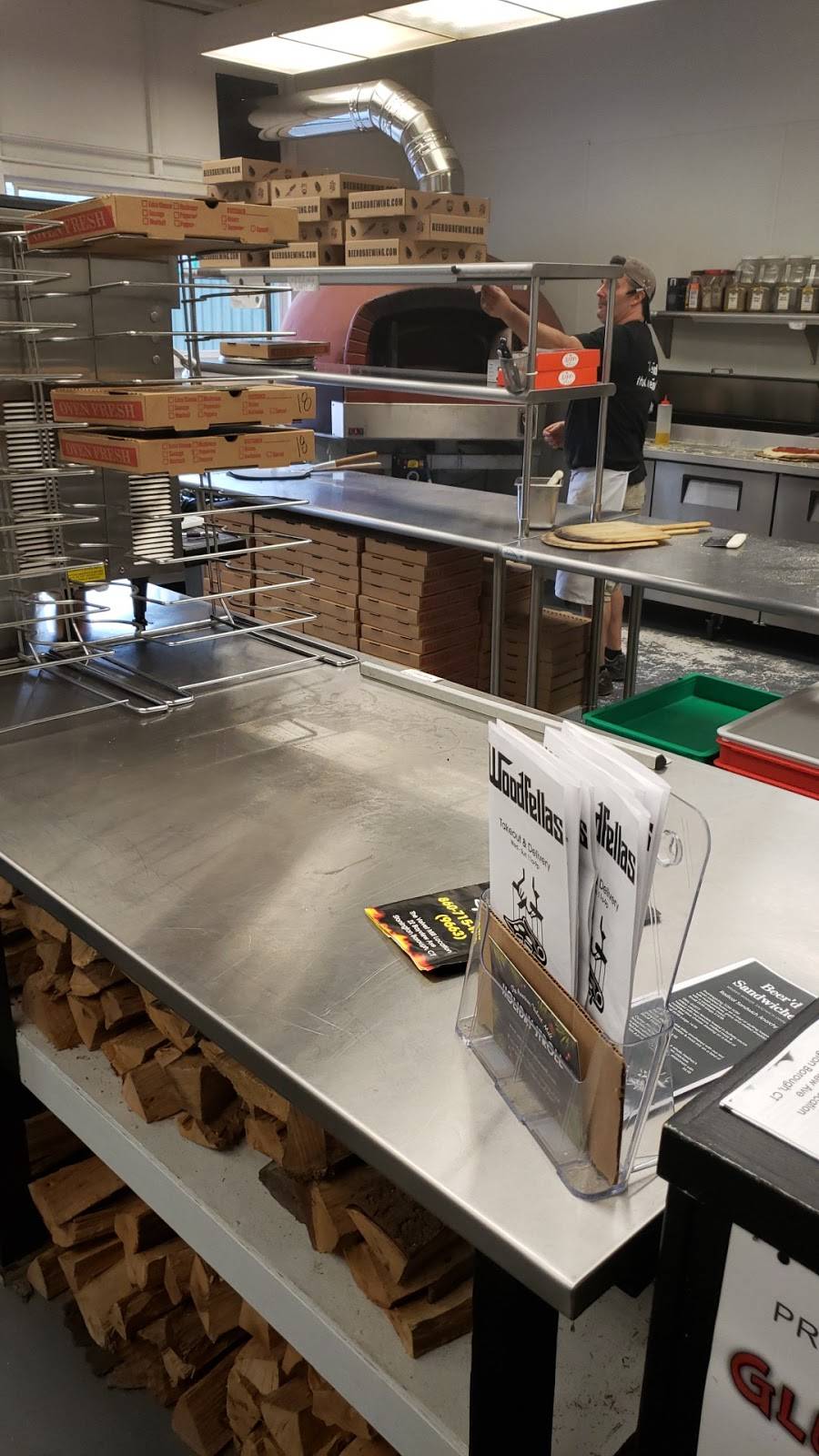 Woodfellas Pizza & Wings | restaurant | 22 Bayview Ave, Stonington, CT 06378, USA | 8607159663 OR +1 860-715-9663