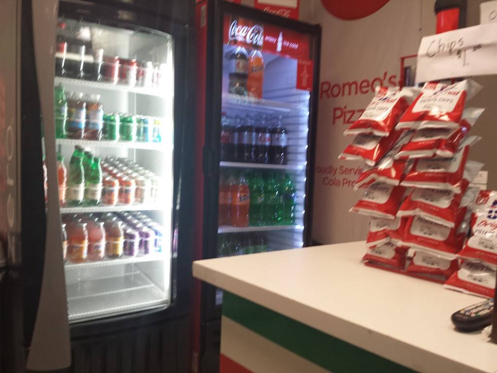 Romeos Pizza | restaurant | 8389 Piney Orchard Pkwy, Odenton, MD 21113, USA | 4106742700 OR +1 410-674-2700