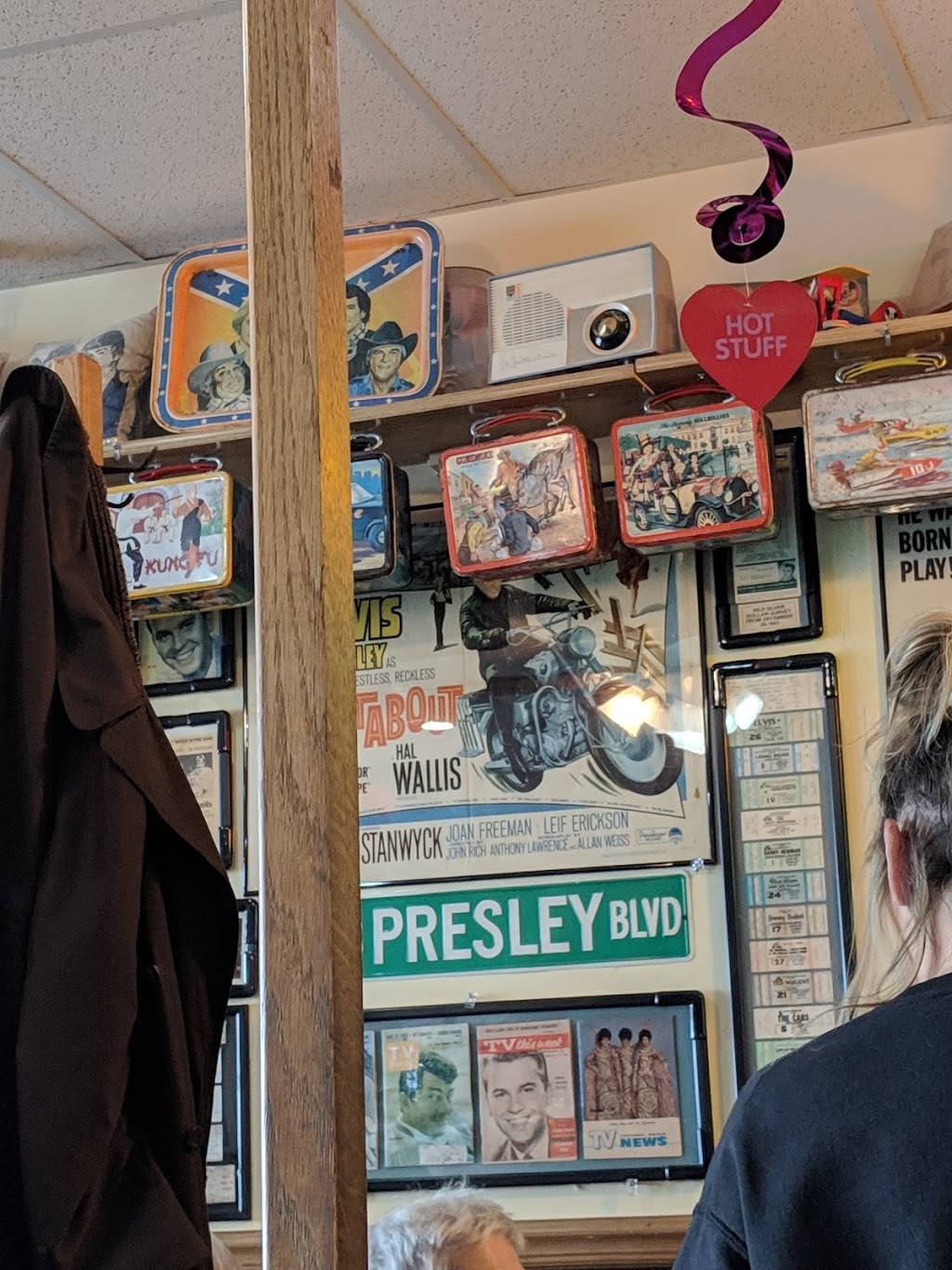 Lindys Chili & Gerties Ice Cream | restaurant | 100 W Commercial St, Morris, IL 60450, USA | 8159410352 OR +1 815-941-0352