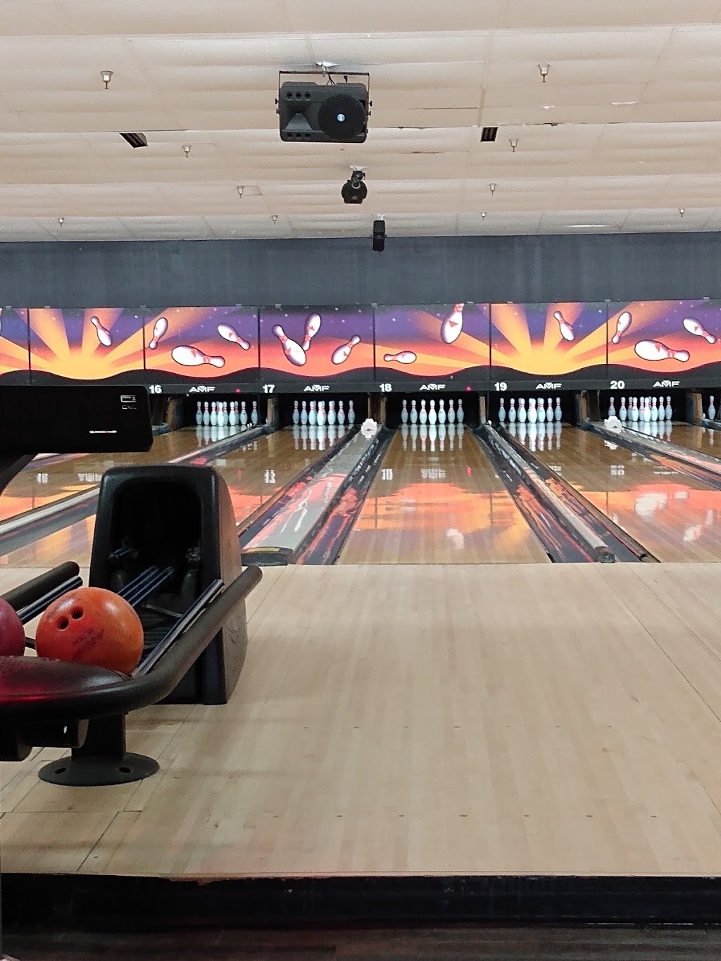 AMF Deltona Lanes | restaurant | 2716 Enterprise Rd, Orange City, FL 32763, USA | 3867758123 OR +1 386-775-8123