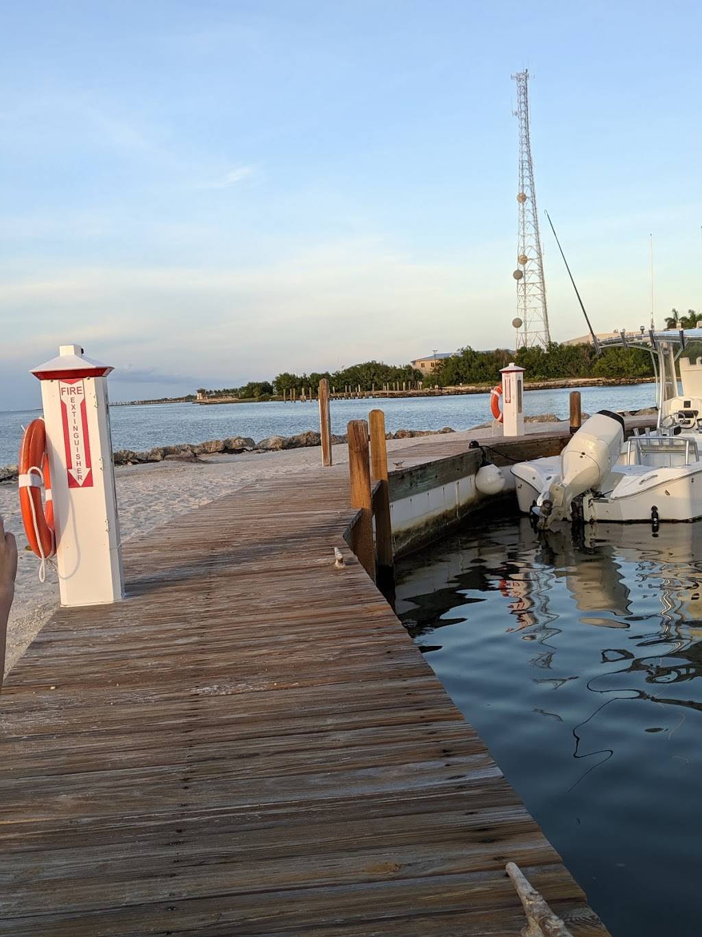 TJs Tiki Bar | restaurant | 2600 Overseas Hwy, Marathon, FL 33050, USA | 3052890888 OR +1 305-289-0888