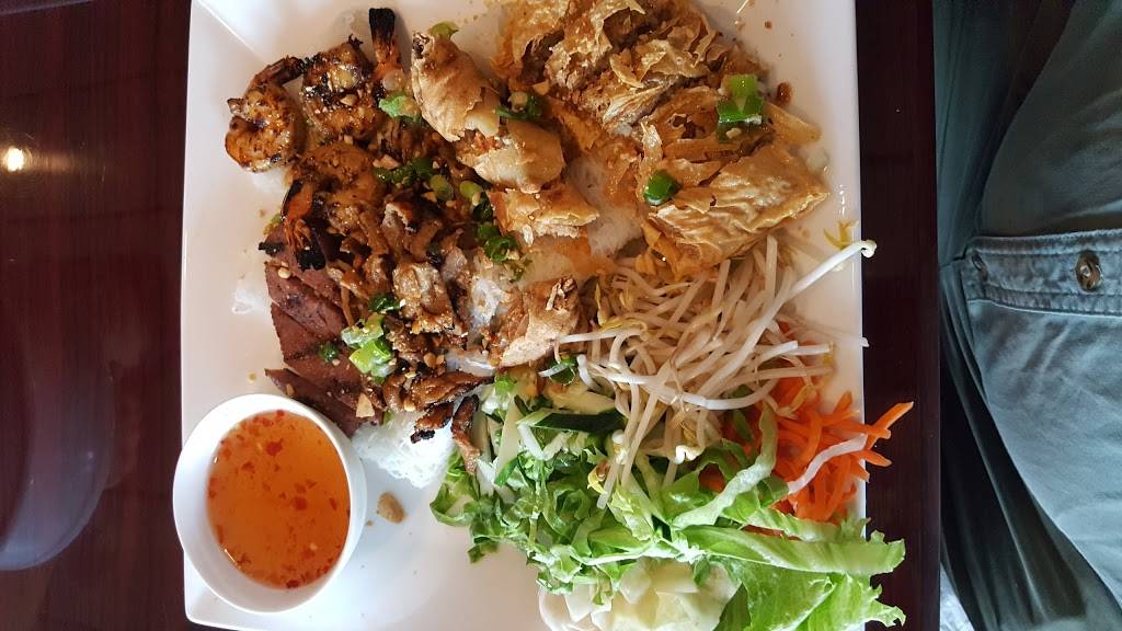 Simply Phở | restaurant | 13149 N Dale Mabry Hwy F, Tampa, FL 33618, USA | 8139605678 OR +1 813-960-5678