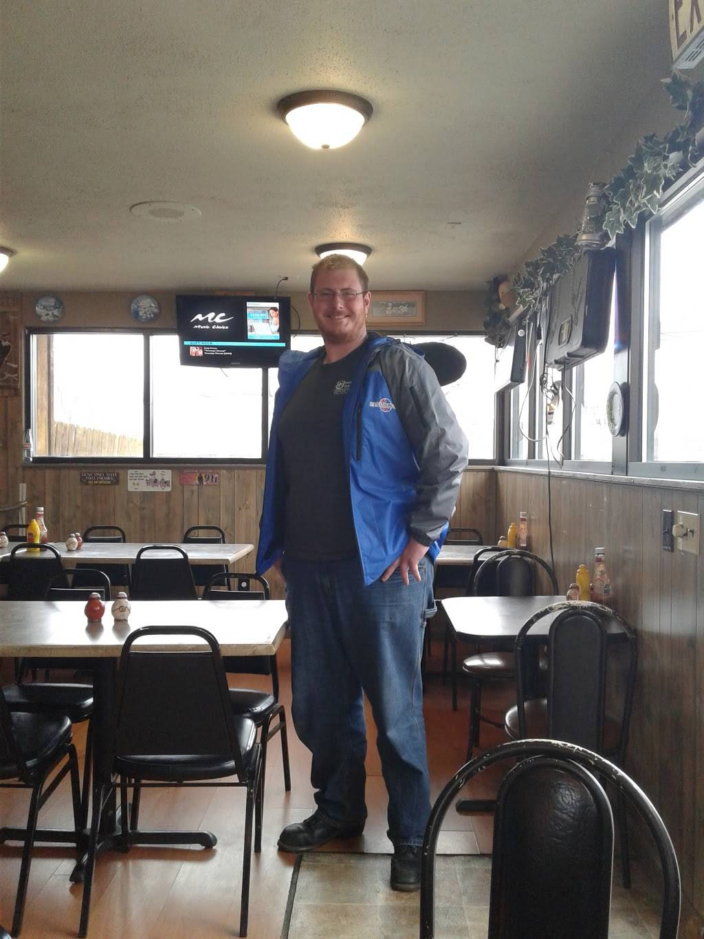 Cozy Cafe | restaurant | 633 S Main St, Hillsboro, IL 62049, USA | 2175327802 OR +1 217-532-7802