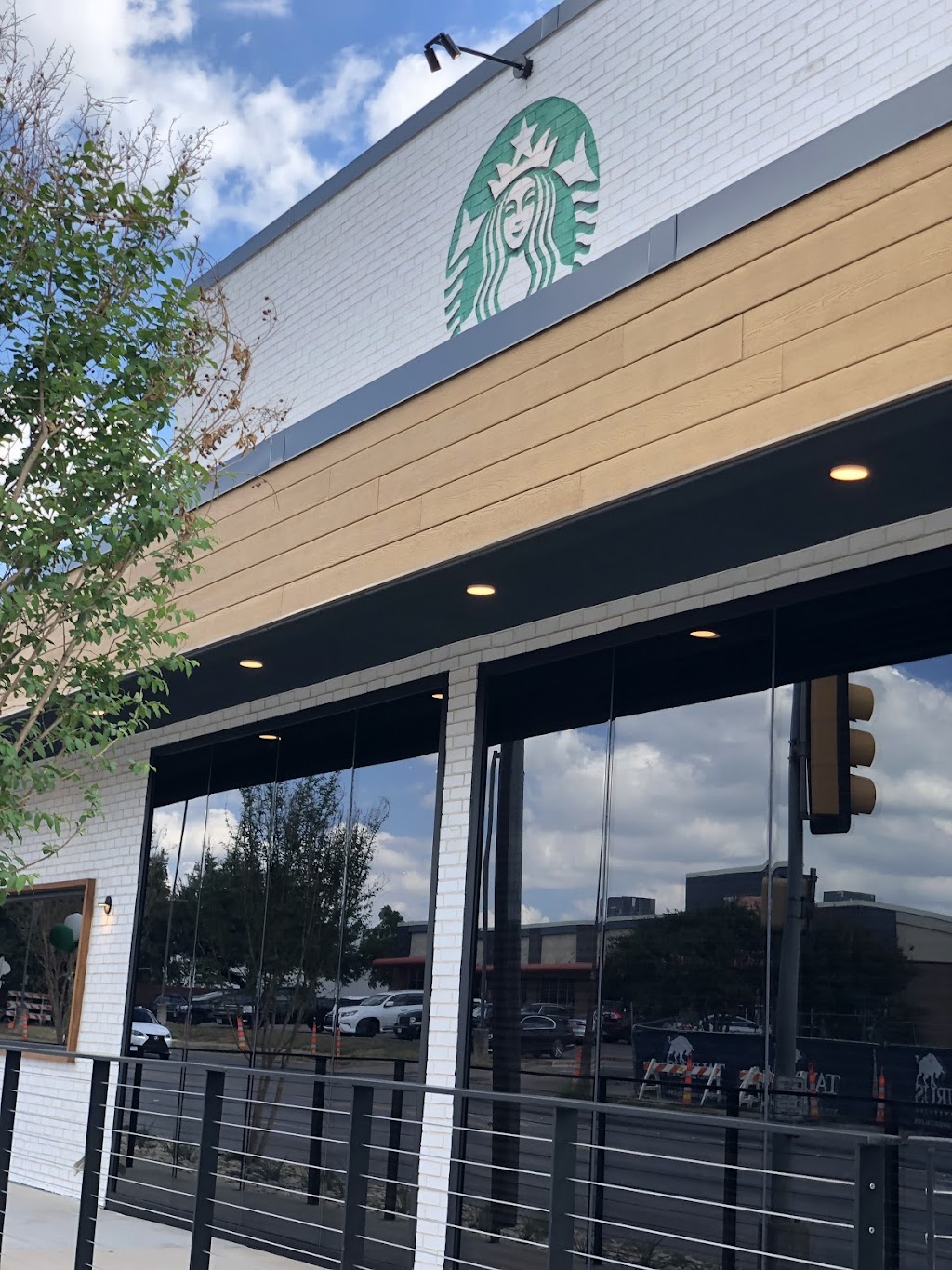 Starbucks | cafe | 2800 Oak Lawn Ave, Dallas, TX 75219, USA | 2142190369 OR +1 214-219-0369