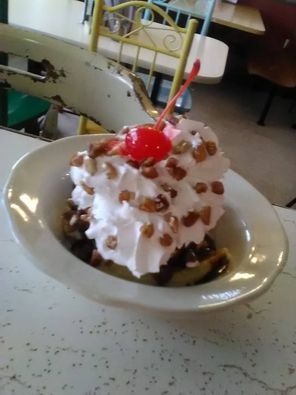 Crossroads Diner | restaurant | 819 U.S. 51 South, Troy, TN 38260, USA | 7316240624 OR +1 731-624-0624