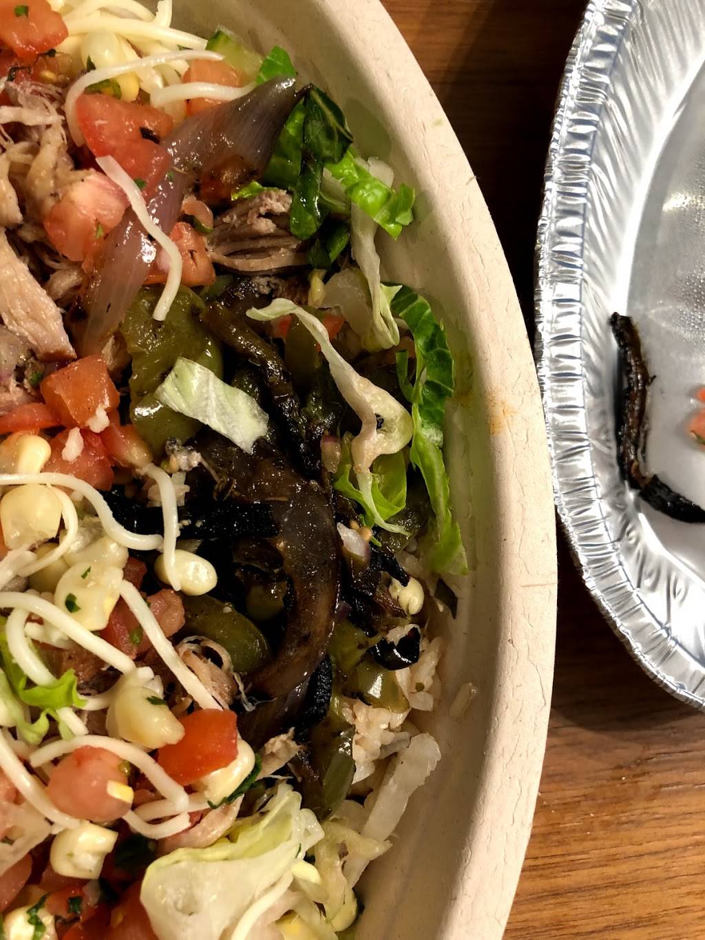 Chipotle Mexican Grill | restaurant | 375 N Milwaukee Ave Ste 100, Vernon Hills, IL 60061, USA | 8474780883 OR +1 847-478-0883