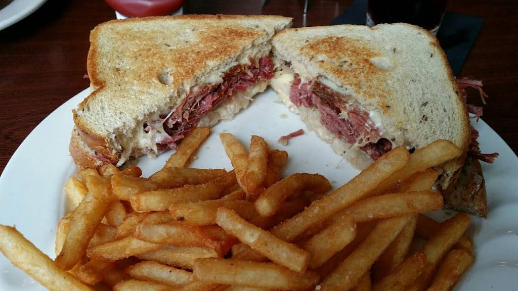 Fox Harbor | restaurant | 348 S Washington St, Green Bay, WI 54301, USA | 9205938327 OR +1 920-593-8327