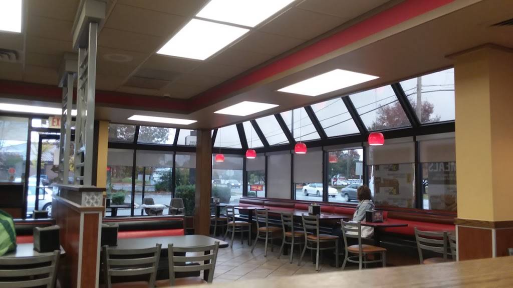 Hardees | restaurant | 1501 Westover Terrace, Greensboro, NC 27408, USA | 3362747327 OR +1 336-274-7327