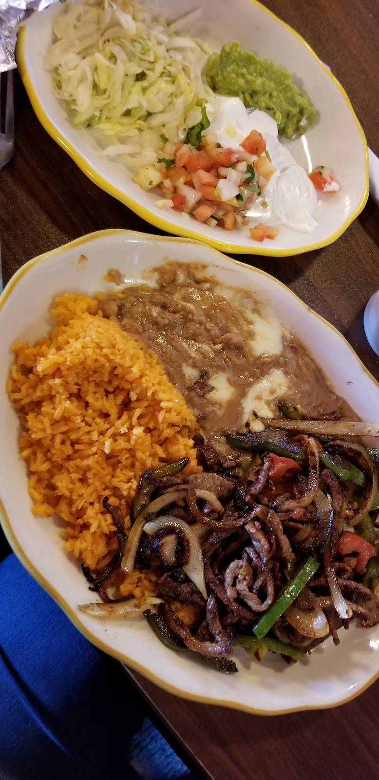Casa Fiesta Mexican Restaurant | restaurant | 2806 Mt Pleasant St, Burlington, IA 52601, USA | 3197581111 OR +1 319-758-1111