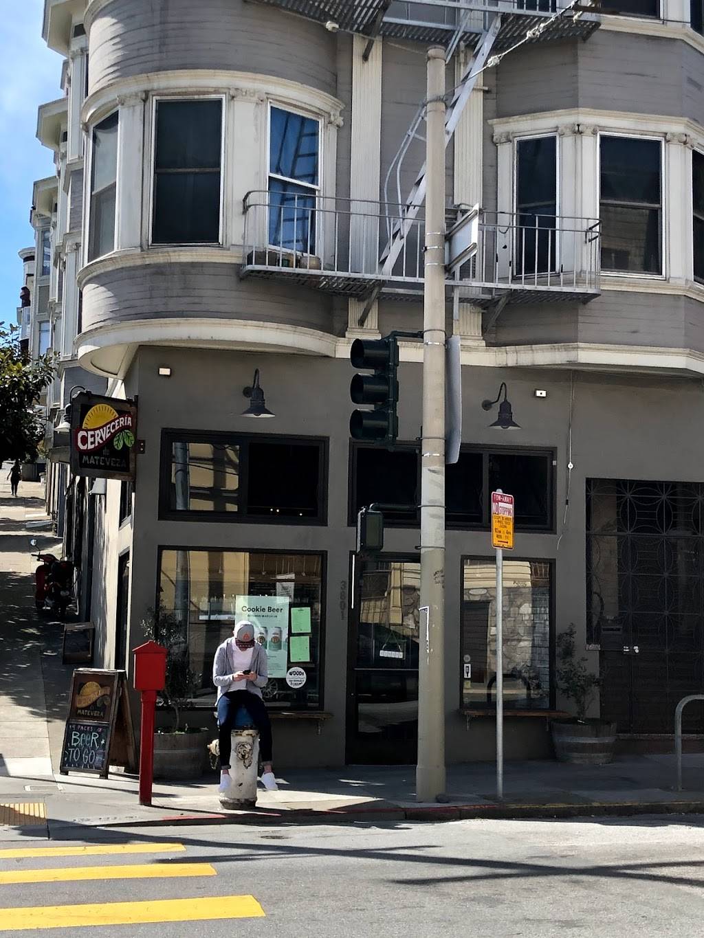 Woods Cervecería | restaurant | 3801 18th St, San Francisco, CA 94114, USA | 4152128412 OR +1 415-212-8412