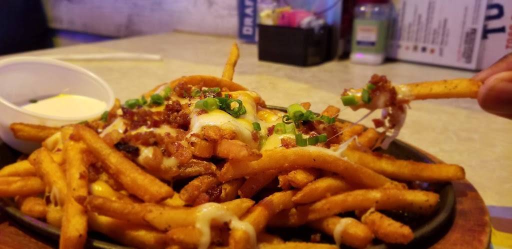 Bubbas 33 | restaurant | 2601 S N Jack Kultgen Expy, Waco, TX 76706, USA | 2547598001 OR +1 254-759-8001