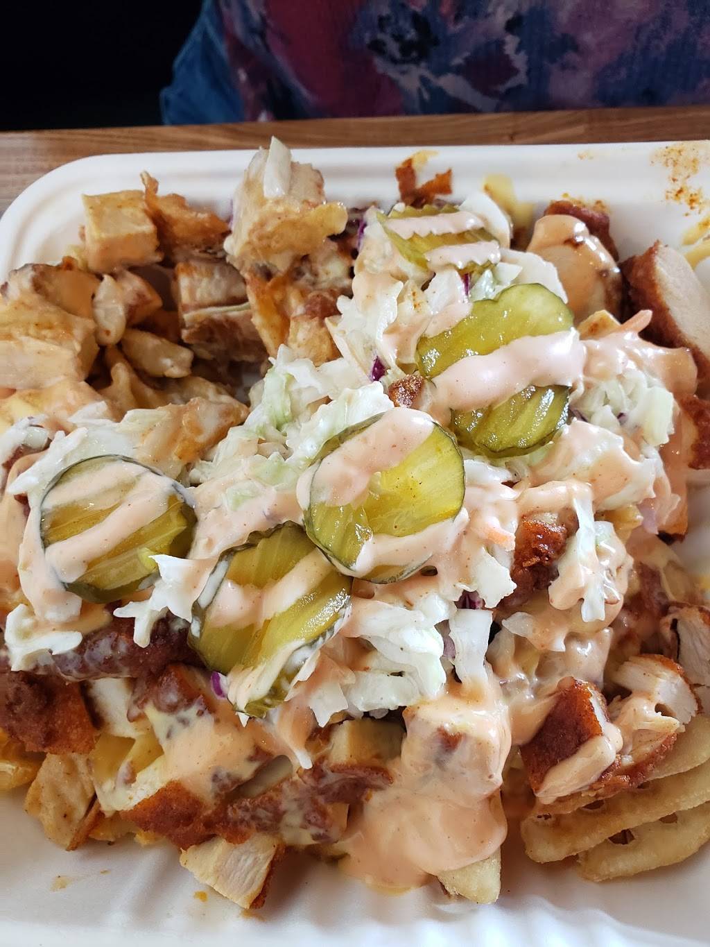 Howdy Hot Chicken | restaurant | 19922 Southwest Fwy, Sugar Land, TX 77479, USA | 8328474974 OR +1 832-847-4974