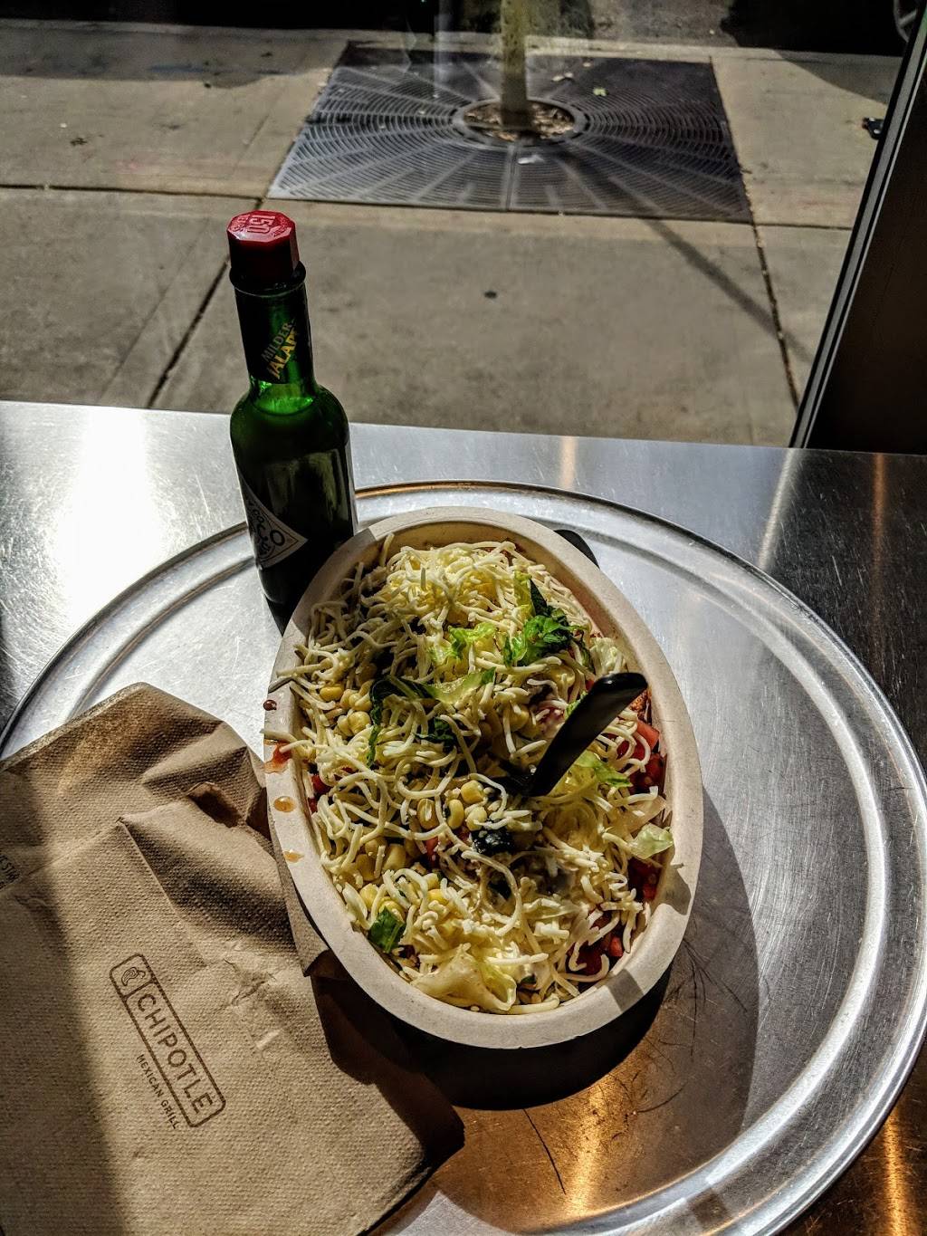 Chipotle Mexican Grill | restaurant | 1733 N Damen Ave, Chicago, IL 60647, USA | 7737725713 OR +1 773-772-5713