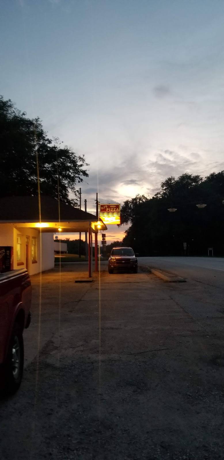 B Js Video & Pizza | restaurant | 989 N County Rd 600 W, Richland City, IN 47634, USA | 8123594112 OR +1 812-359-4112