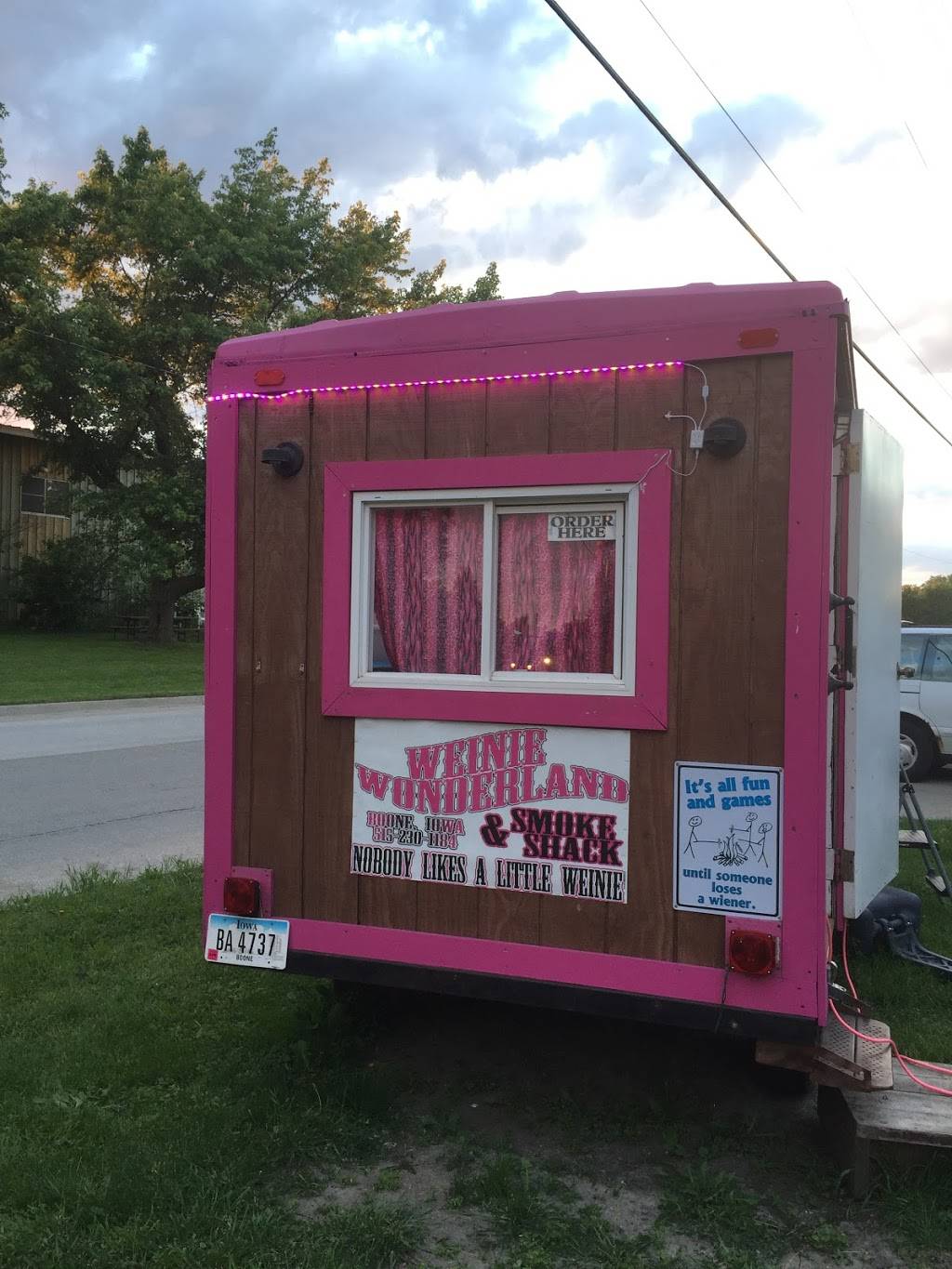 Weinie Wonderland Food Truck | restaurant | 1330 Mamie Eisenhower Ave, Boone, IA 50036, USA | 5152301184 OR +1 515-230-1184