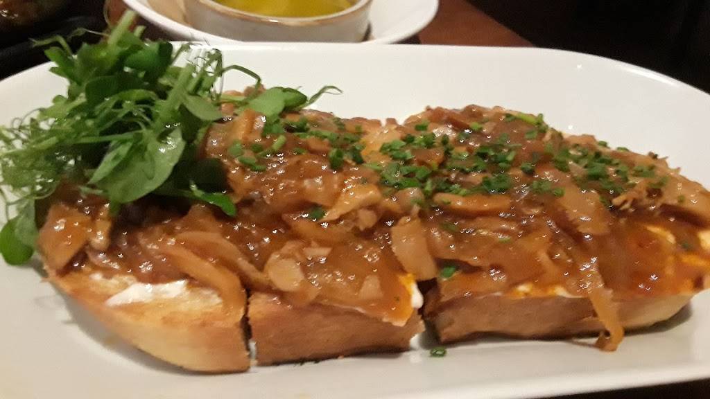 Porron & Pina | restaurant | 1 Haynes St, Hartford, CT 06103, USA | 8609042101 OR +1 860-904-2101