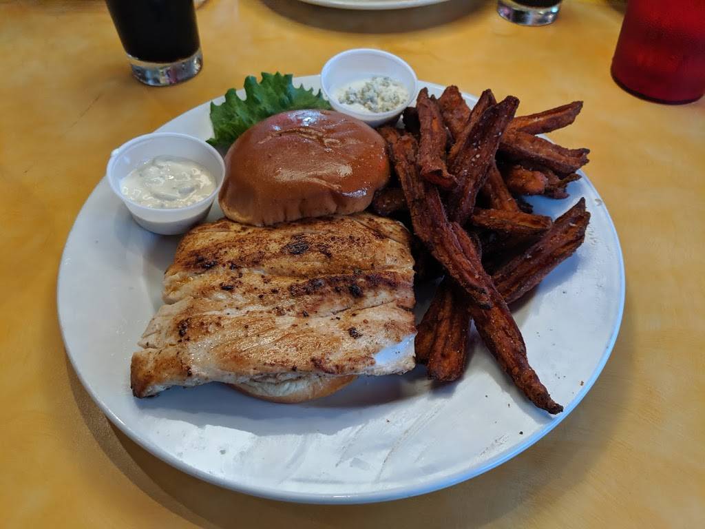 Luckys Burger & Brew Brookhaven | restaurant | 305 Brookhaven Ave #1250, Brookhaven, GA 30319, USA | 6787051713 OR +1 678-705-1713