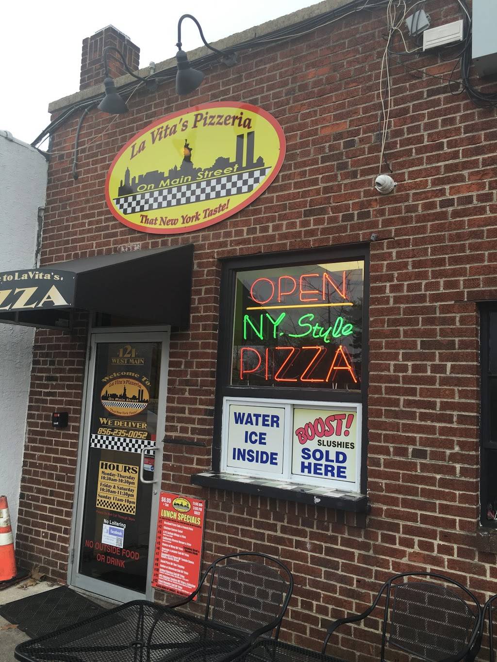 La Vitas Pizzeria | restaurant | 121 W Main St, Moorestown, NJ 08057, USA | 8562350052 OR +1 856-235-0052