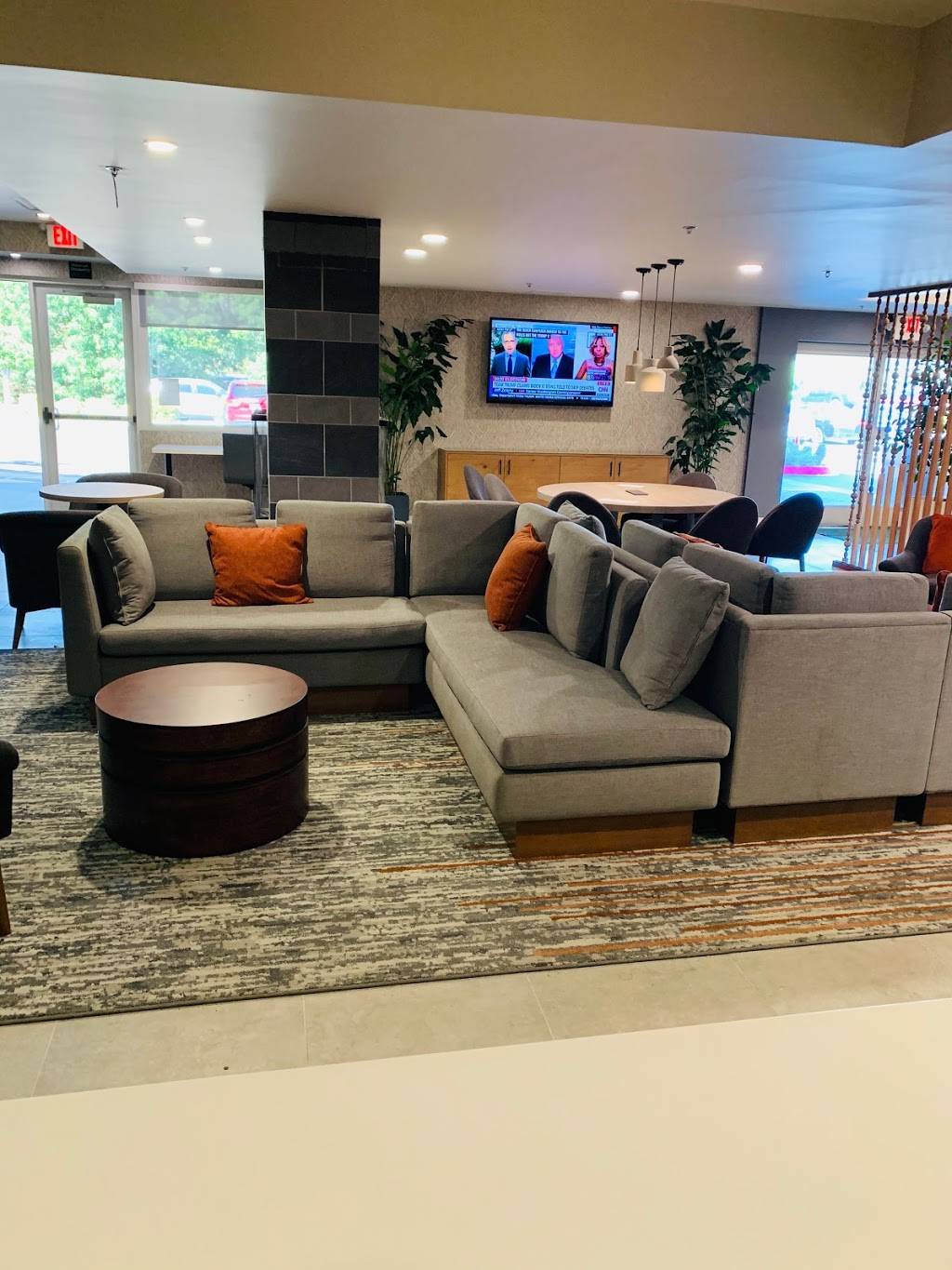 Sycamore Tap & Table | restaurant | 685 Manzanita Ct, Chico, CA 95926, USA | 5303452491 OR +1 530-345-2491