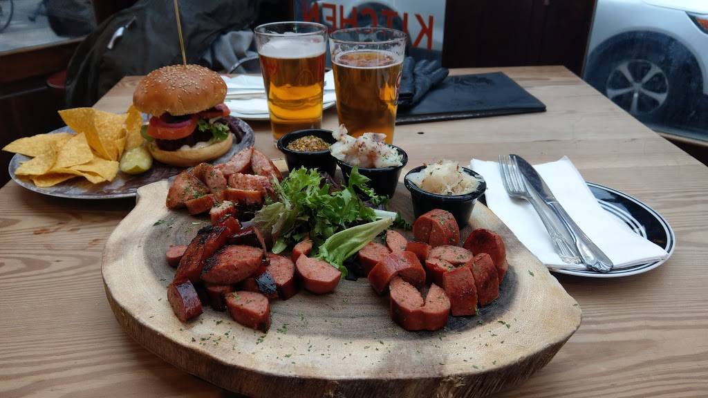 Patrick Js Irish Pub | restaurant | 3052 Twelve Mile Rd, Berkley, MI 48072, USA | 2482683909 OR +1 248-268-3909