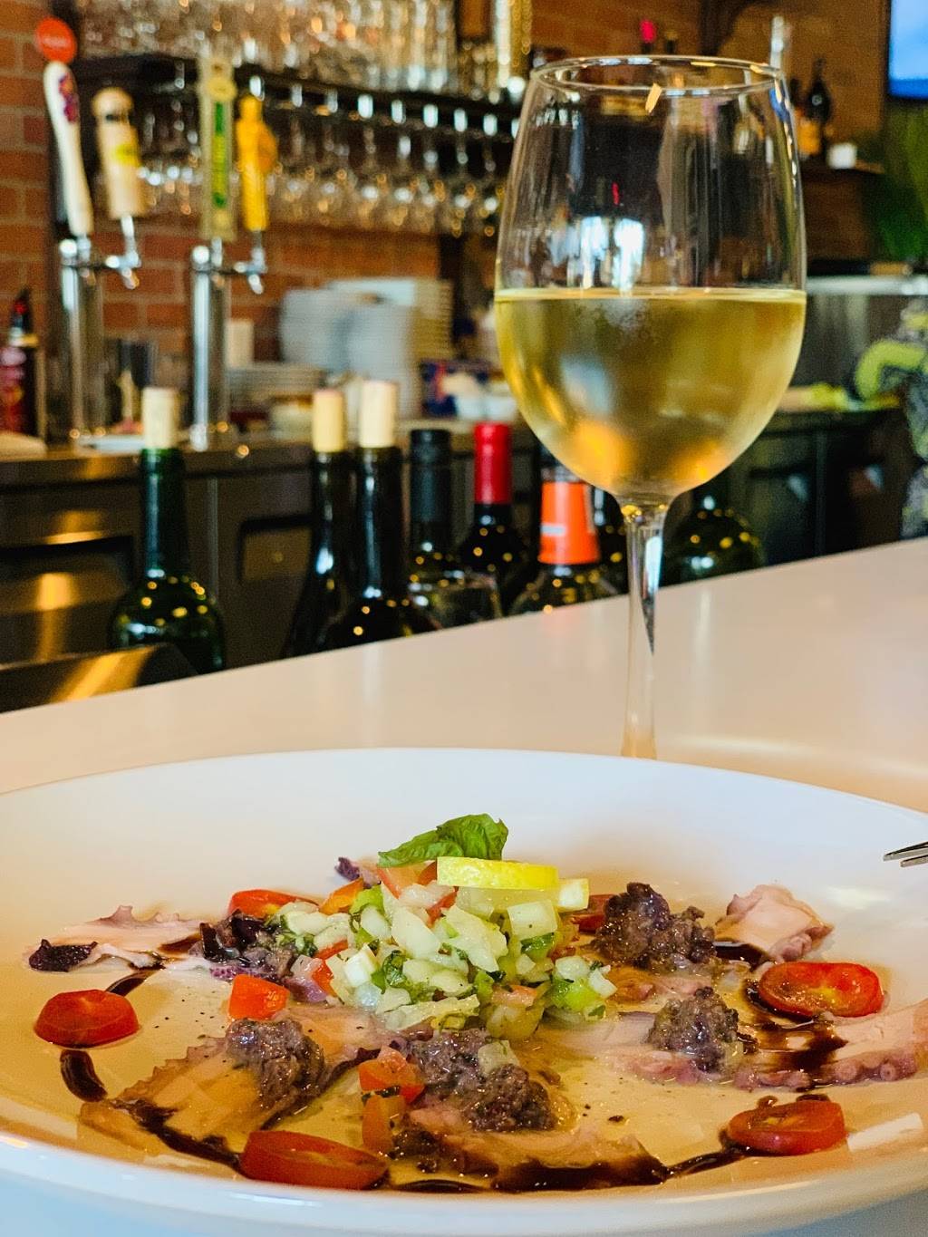 Vacillate Wine and Beer Bar | restaurant | 15512 SW 88th St, Miami, FL 33196, USA | 7863324765 OR +1 786-332-4765