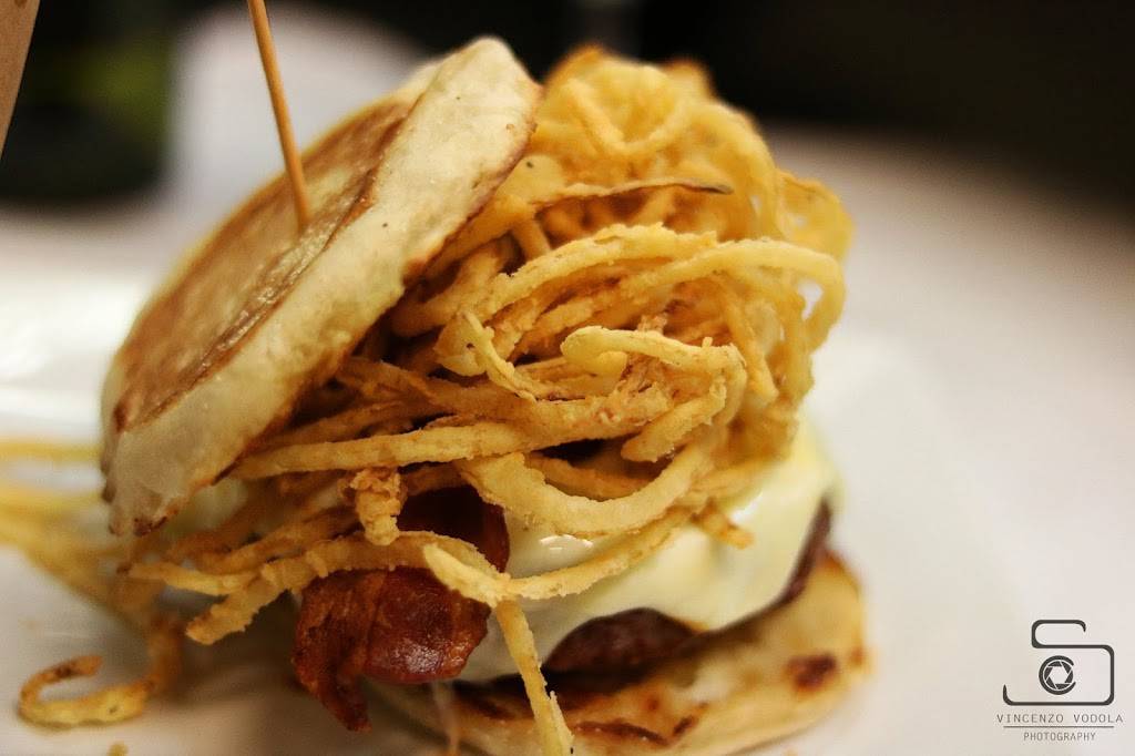 Cast Iron Chef Chop House & Oyster Bar | restaurant | 660 State St, New Haven, CT 06511, USA | 2037454669 OR +1 203-745-4669