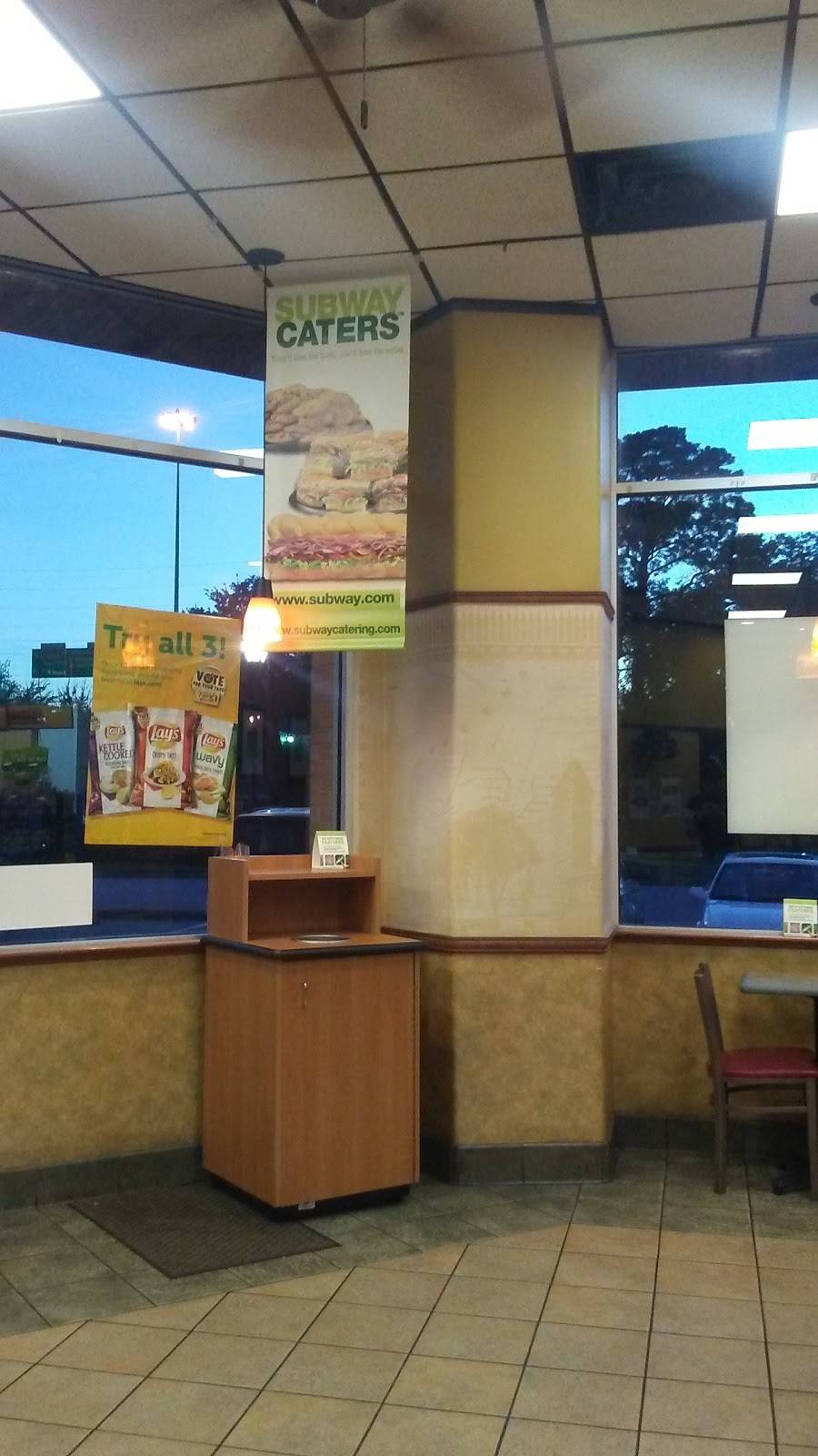 Subway | restaurant | 3620 Katy Fwy, Houston, TX 77007, USA | 2819124285 OR +1 281-912-4285