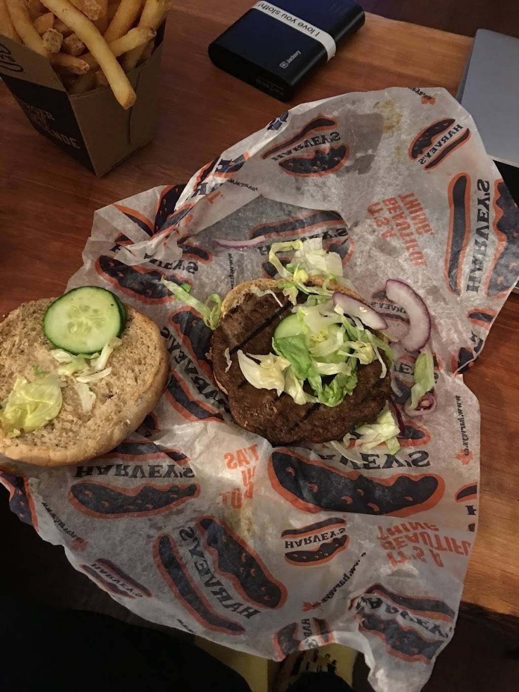 Harveys | restaurant | 158 Wharncliffe Rd S, London, ON N6J 2K6, Canada | 5194389641 OR +1 519-438-9641