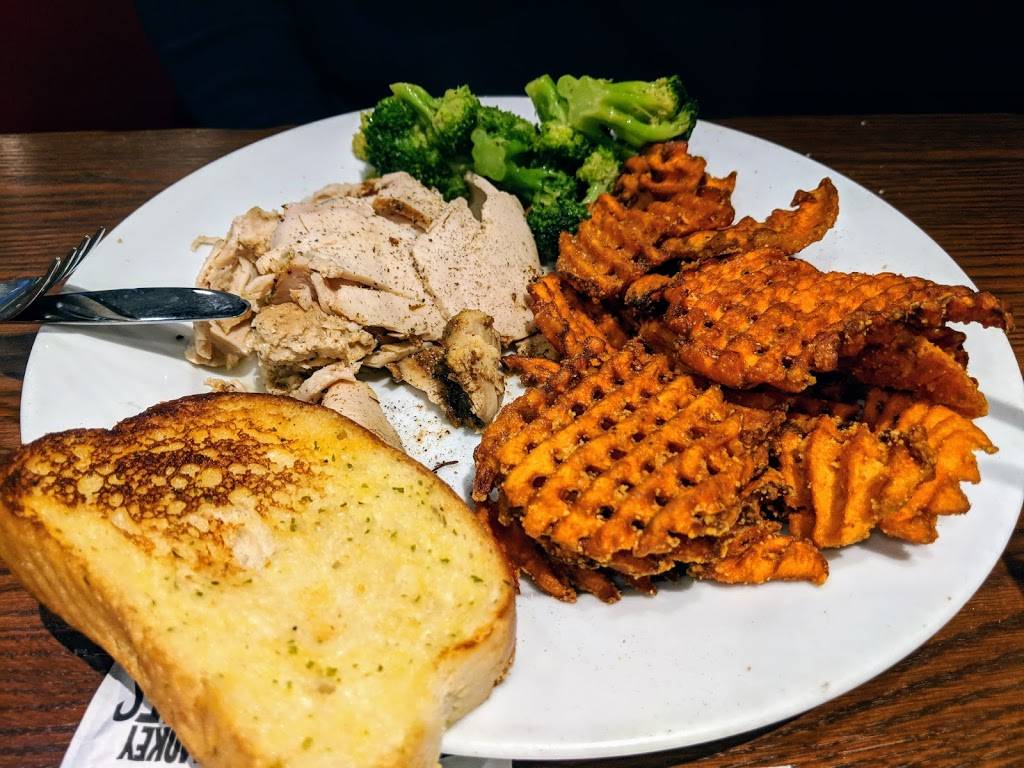 Smokey Bones Bar & Fire Grill | meal takeaway | 4036 NY-31, Liverpool, NY 13090, USA | 3156527824 OR +1 315-652-7824