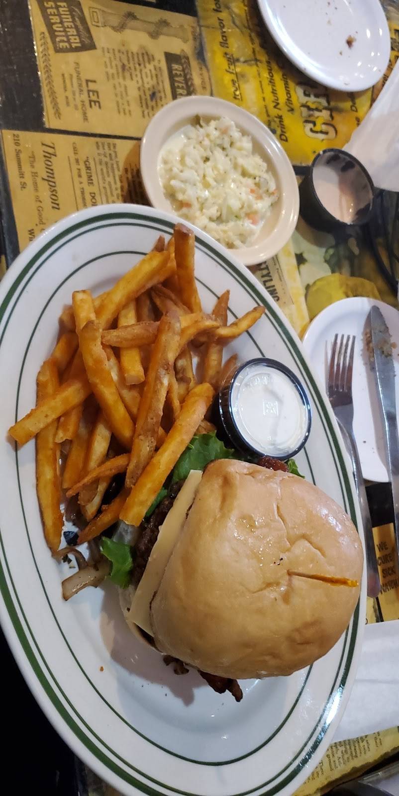 Tracks | restaurant | 100 N Front St, Winona, MS 38967, USA | 6622833505 OR +1 662-283-3505