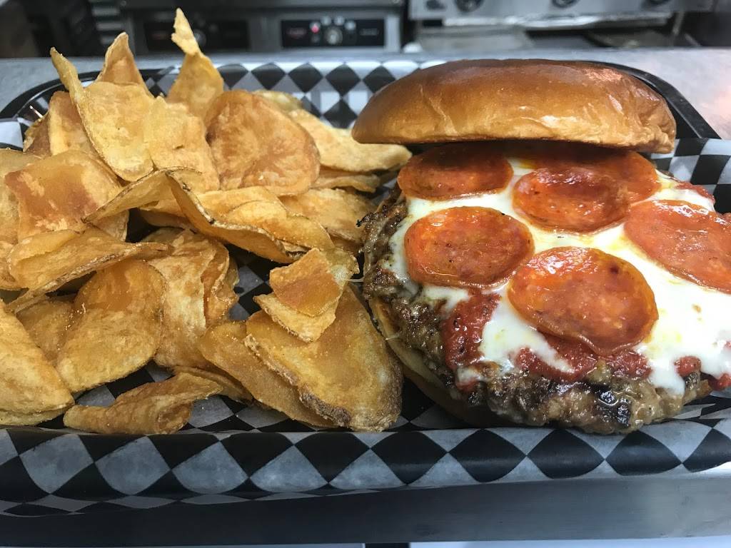 National Pizza Pub and Grille | restaurant | 5501 W National Ave, West Milwaukee, WI 53214, USA | 4146714224 OR +1 414-671-4224