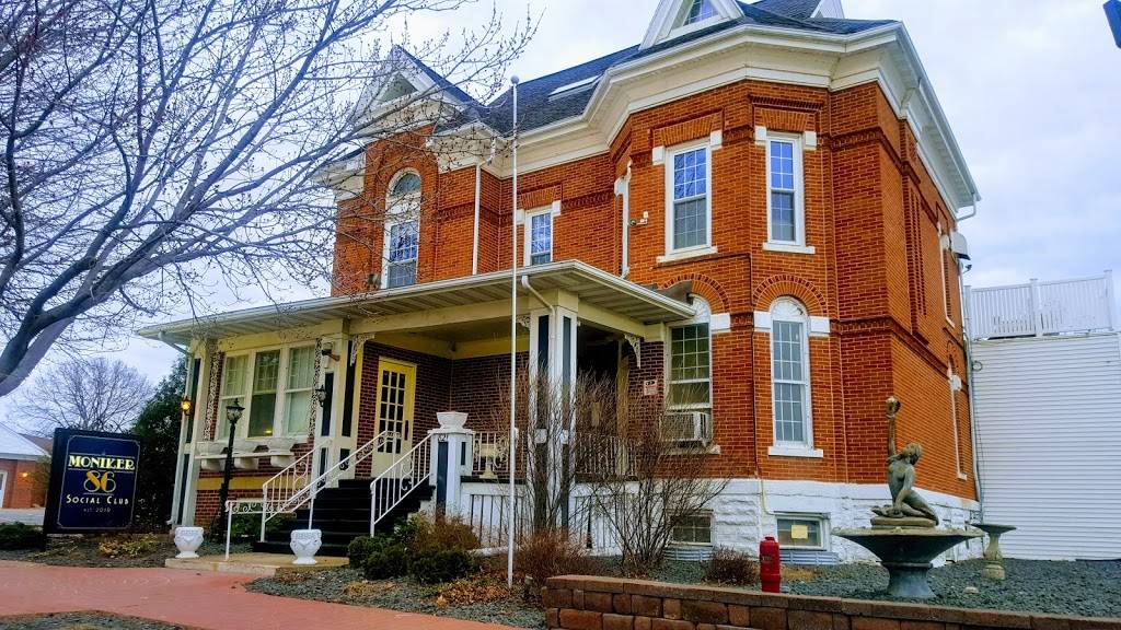 Moniker 86 Social Club | restaurant | 821 3rd Ave SE, Cedar Rapids, IA 52403, USA | 3192008686 OR +1 319-200-8686