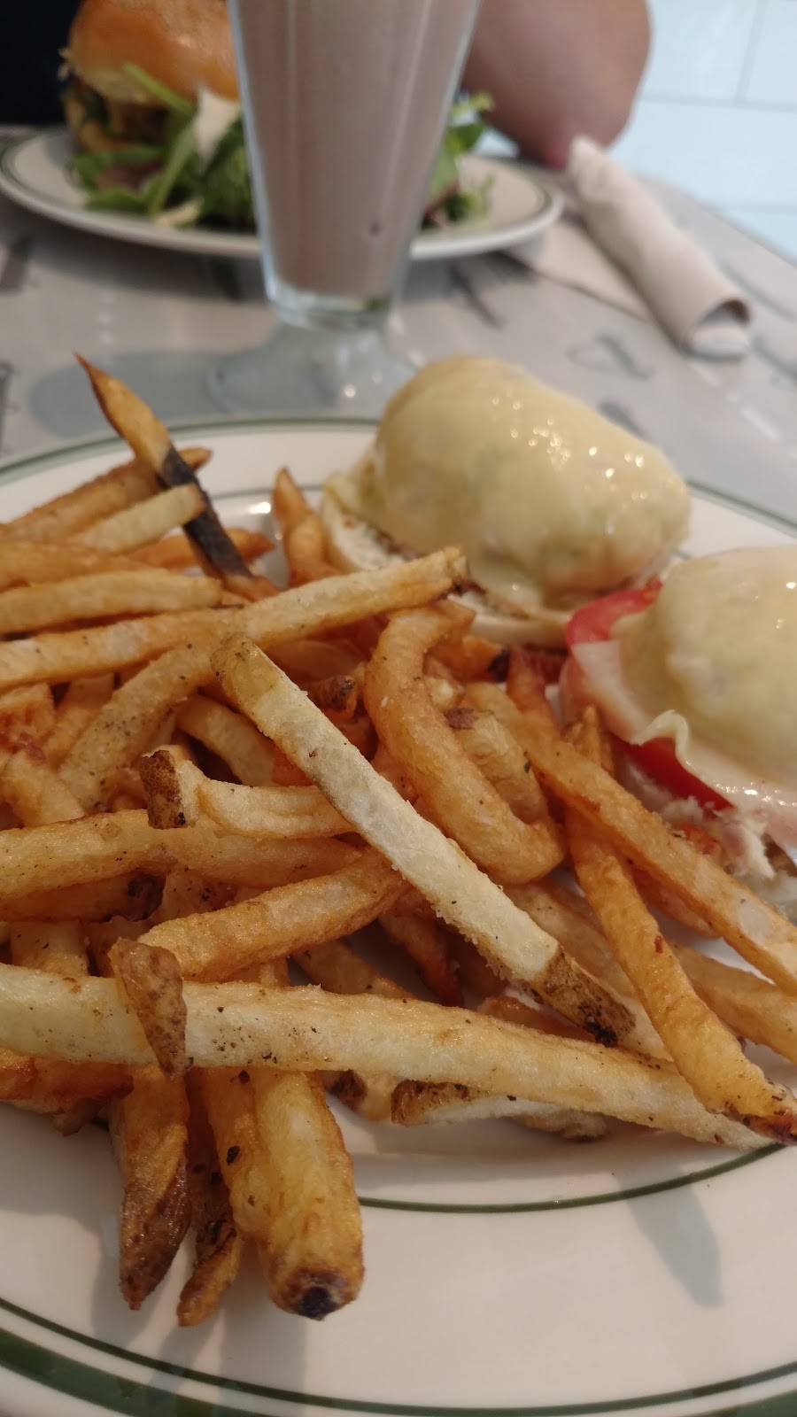 Aris Diner | restaurant | 2003 Fenwick St NE, Washington, DC 20002, USA | 2022901827 OR +1 202-290-1827