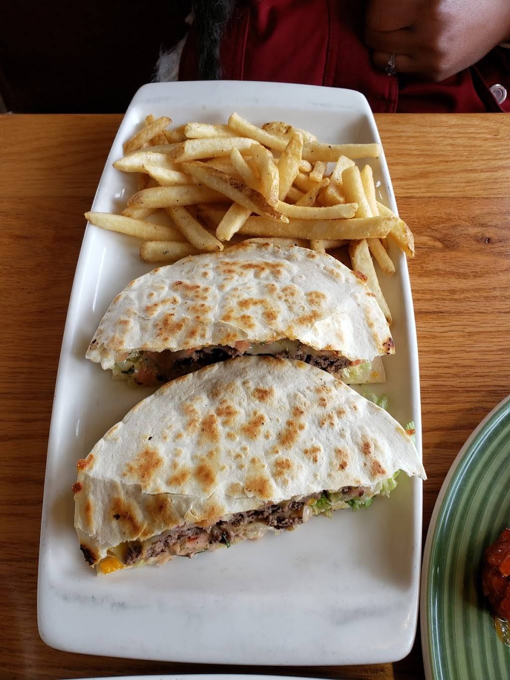 Applebees Grill + Bar | restaurant | 6845 E State St, Rockford, IL 61108, USA | 8152268818 OR +1 815-226-8818