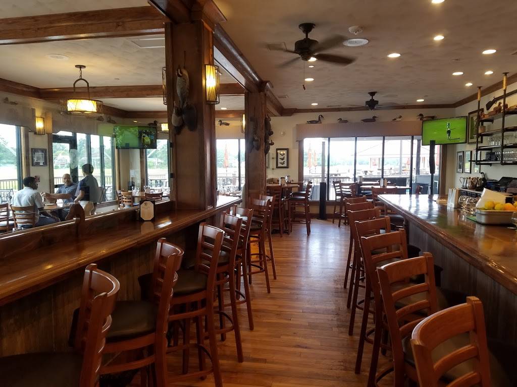 Decoys Seafood | restaurant | 3305 Ferry Rd, Suffolk, VA 23435, USA | 7579771081 OR +1 757-977-1081