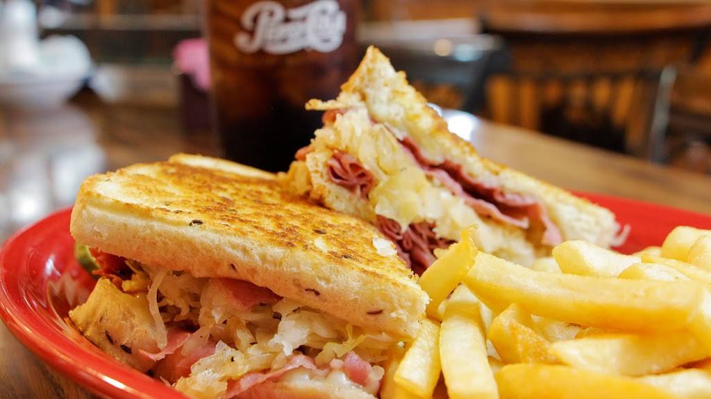 Raptis Family Restaurant | restaurant | 1939 Niles Cortland Rd NE, Warren, OH 44484, USA | 3308563237 OR +1 330-856-3237