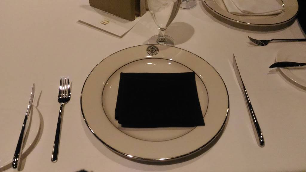 The Dining Room at Kendall College | restaurant | 900 N North Branch St, Chicago, IL 60642, USA | 3127522328 OR +1 312-752-2328