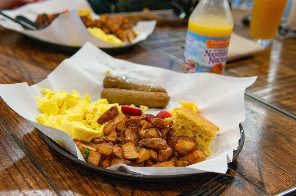 Phils BBQ | restaurant | Terminal 2 West, San Diego, CA 92101, USA | 6192266333 OR +1 619-226-6333