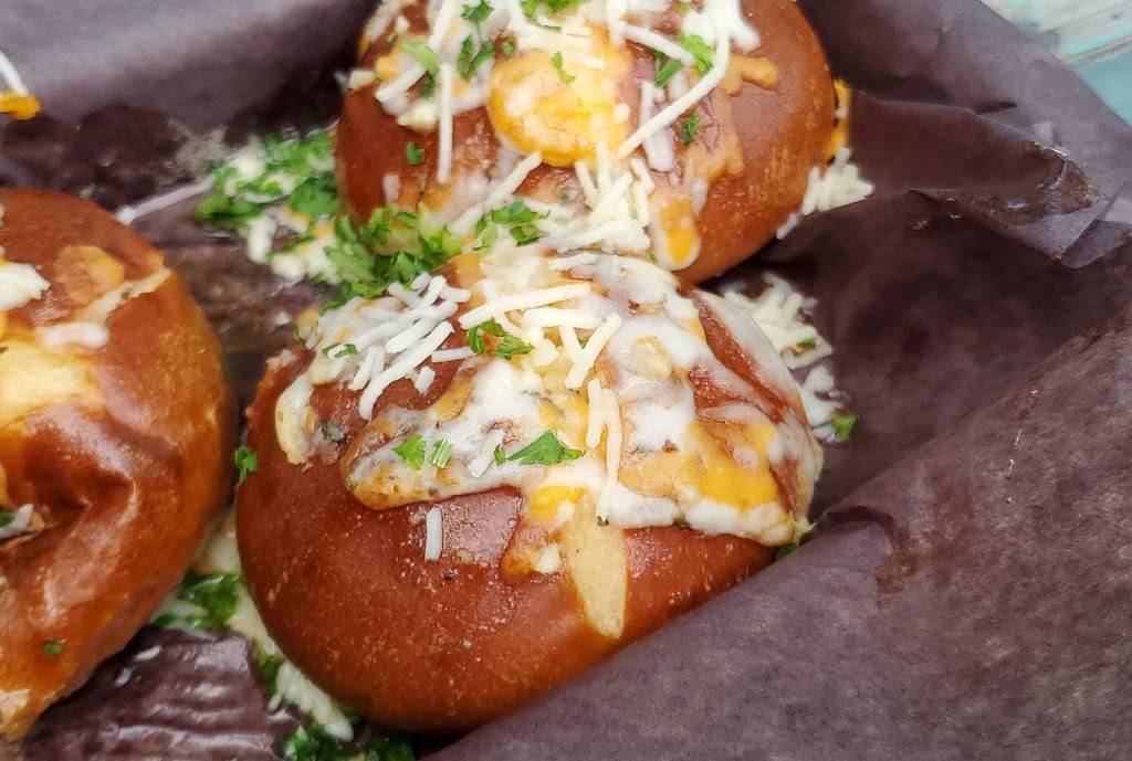 Sandbar On The Beach | restaurant | 45 Cedar Dr, Vittoria, ON N0E 1W0, Canada | 5194264009 OR +1 519-426-4009