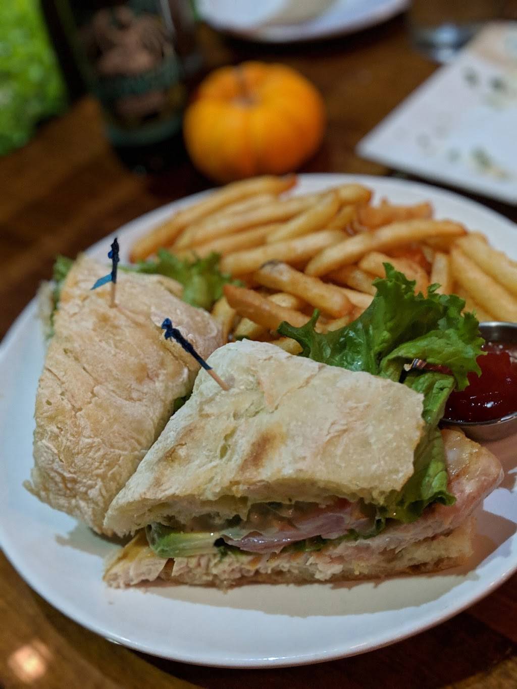 Melville Tavern | restaurant | 484 Washington St, Monterey, CA 93940, USA | 8316439525 OR +1 831-643-9525