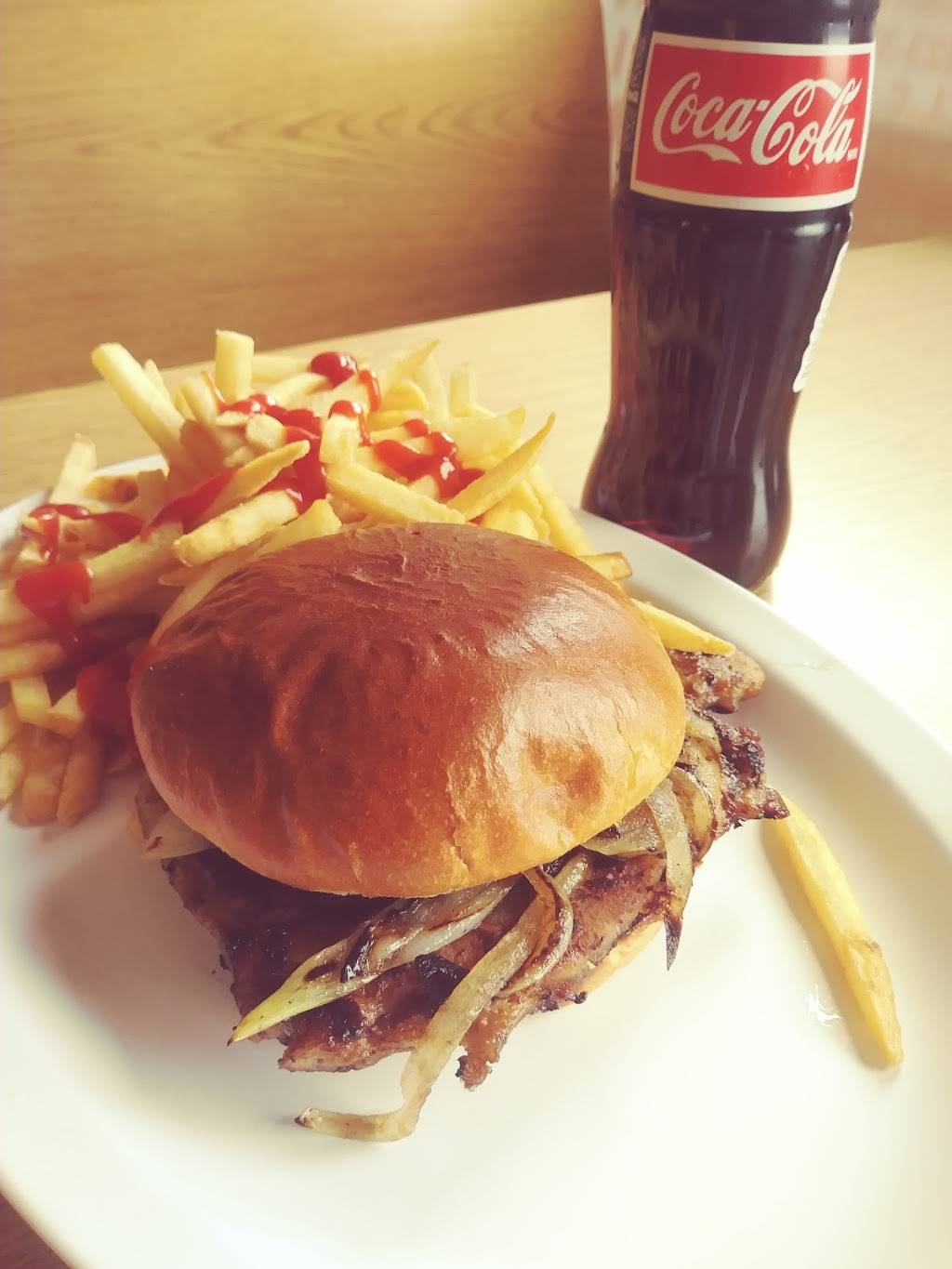 Andys house | restaurant | 31 S County St, Waukegan, IL 60085, USA | 8476625355 OR +1 847-662-5355