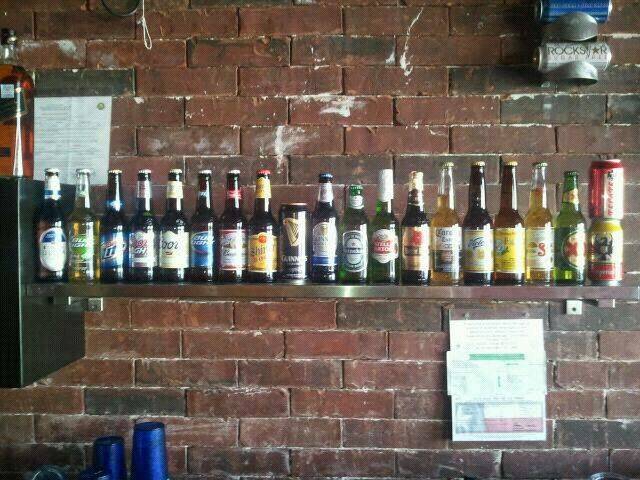 Royal Wings Sports Bar And Grill | restaurant | 6513 N Mesa St b, El Paso, TX 79912, USA | 9155902200 OR +1 915-590-2200