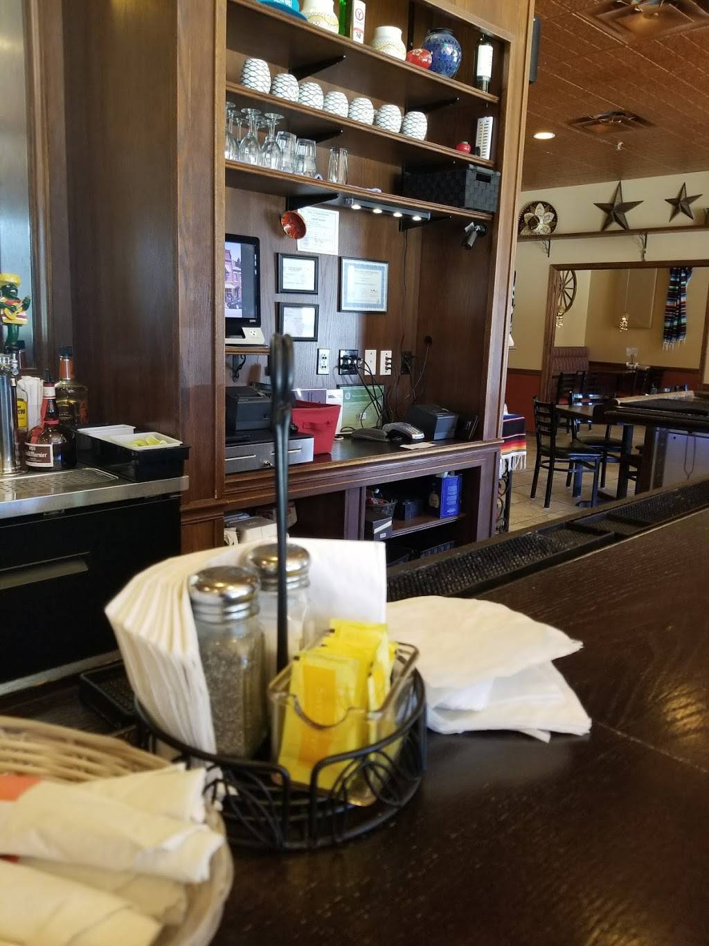 Chavas Mexican Restaurant | restaurant | 217 E Vandalia St, Edwardsville, IL 62025, USA | 6186928192 OR +1 618-692-8192