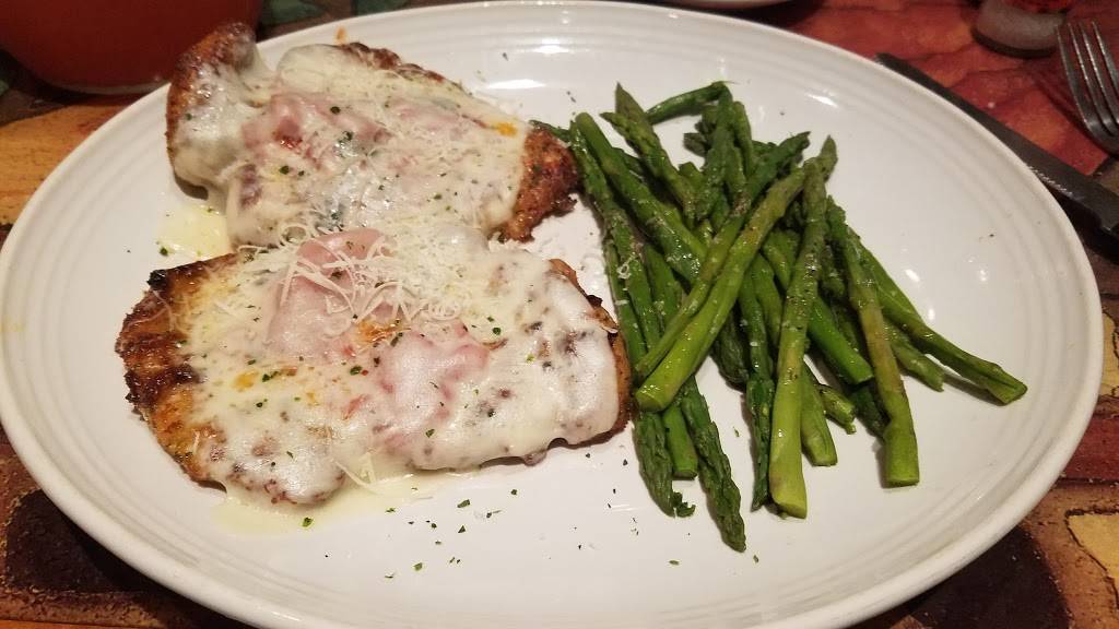 Carrabbas Italian Grill | meal takeaway | 19900 E Valley View Pkwy, Independence, MO 64055, USA | 8167959944 OR +1 816-795-9944