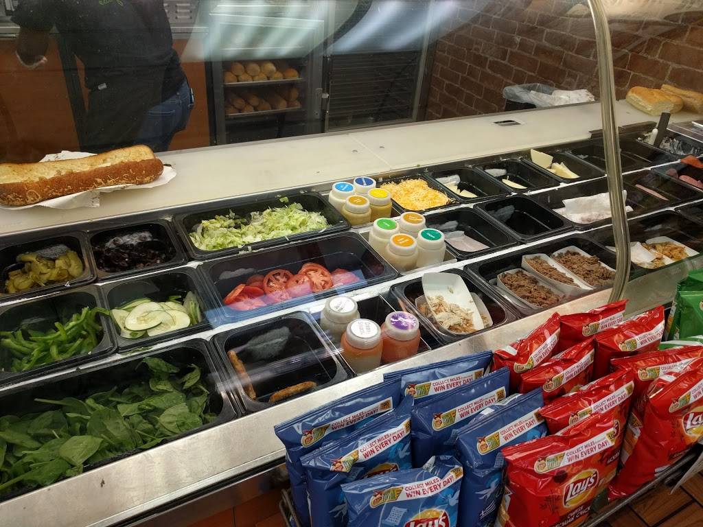 Subway | restaurant | 3912 N Alafaya Trail, Orlando, FL 32826, USA | 4072773350 OR +1 407-277-3350