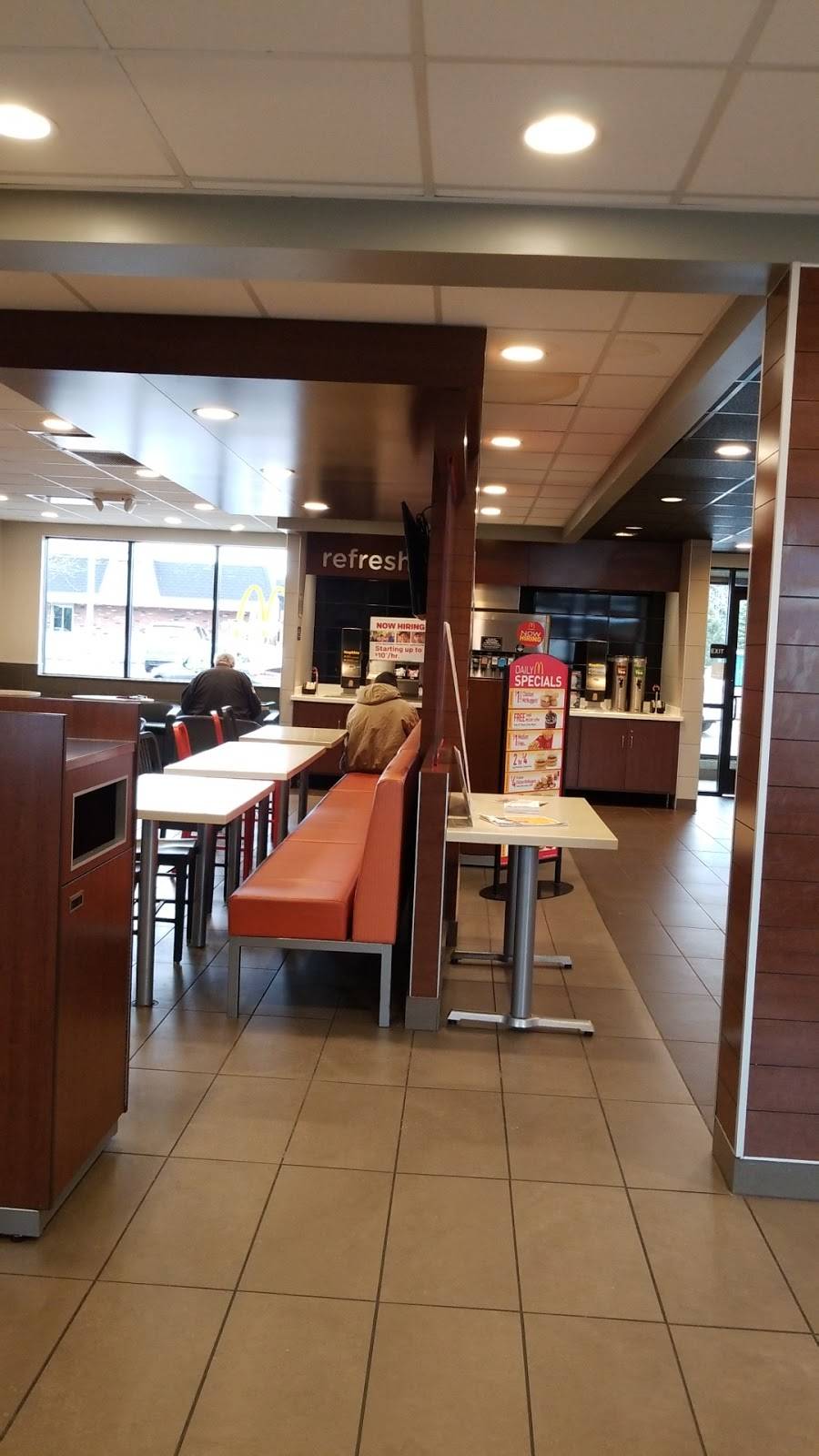 McDonalds | cafe | 9615 Highland Rd, White Lake, MI 48386, USA | 2486982424 OR +1 248-698-2424