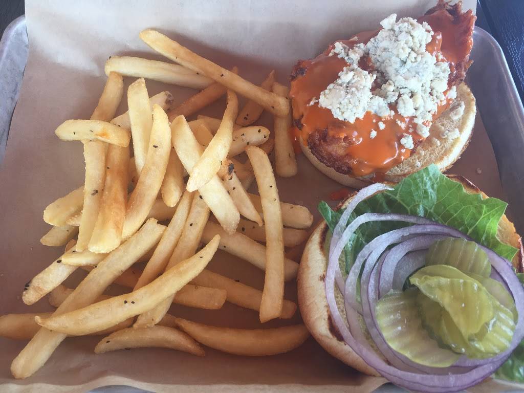 The Brass Tap | restaurant | 895 Wiggins Pass Rd, Naples, FL 34110, USA | 2396316397 OR +1 239-631-6397